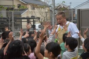 出川哲朗の若い頃の画像